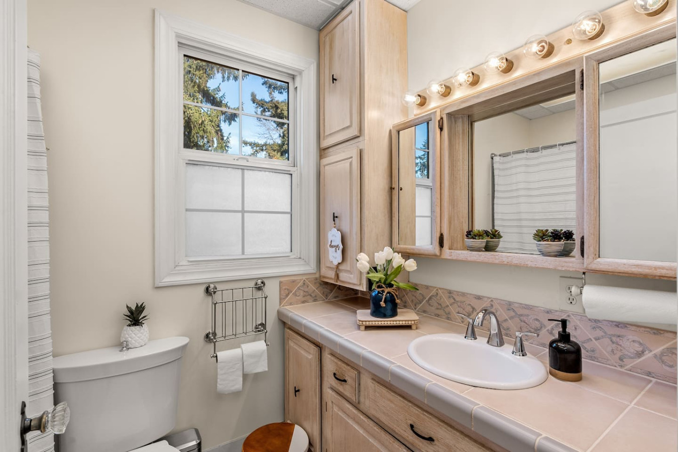 4BR Home | Sleeps 8 | Backyard | Outdoor Kitchen