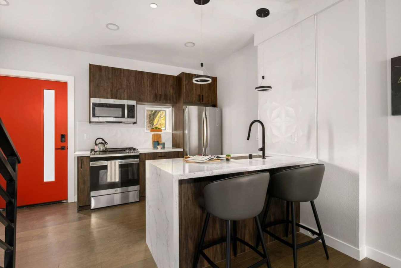 2 BR Luxury Rooftop Home | 360 Views | BBQ | Pet+