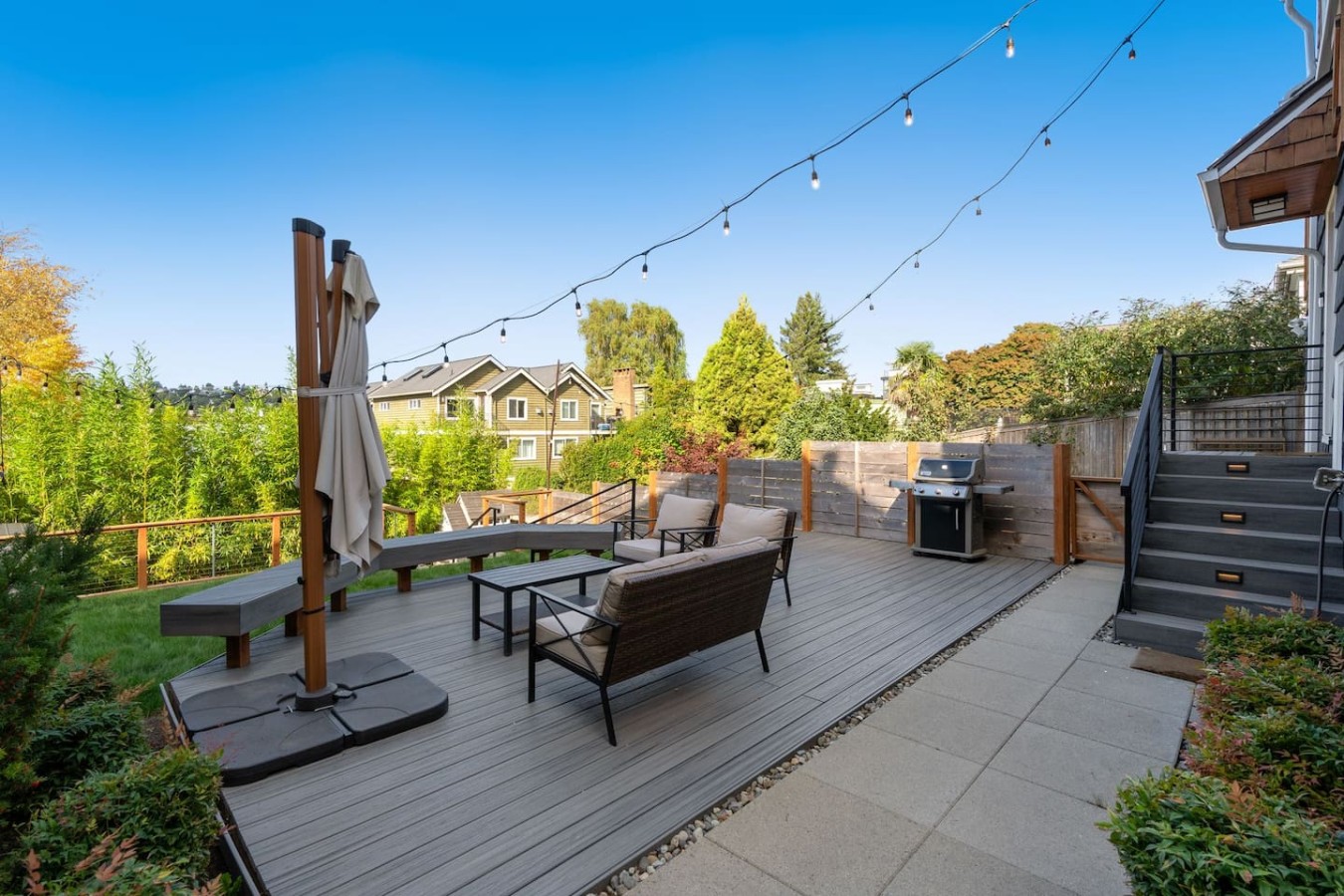 1 BR Luxury | Queen Anne | Sleeps 4 | Pets+
