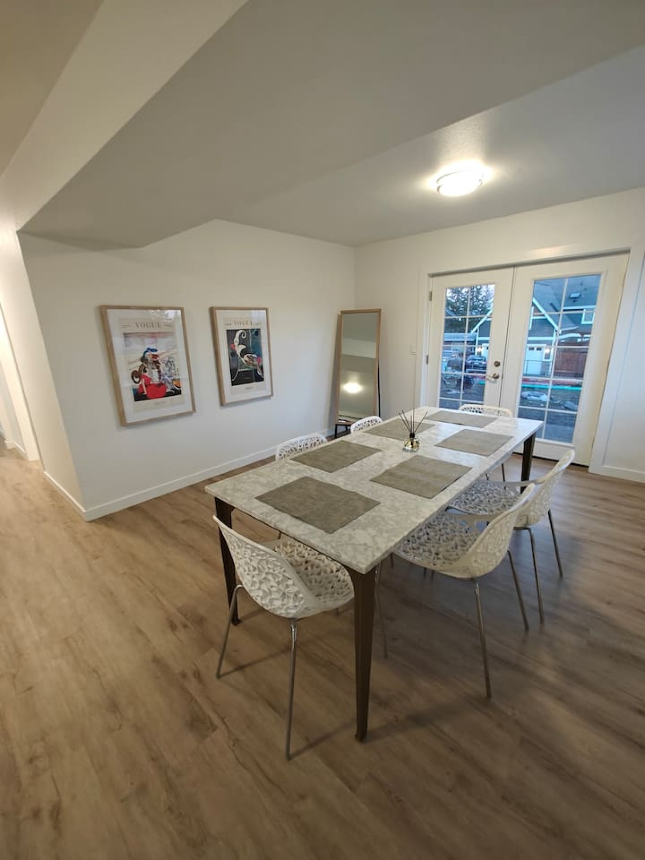 Burien MidCentury Lux | 3 Beds | 2 Mins to Airport