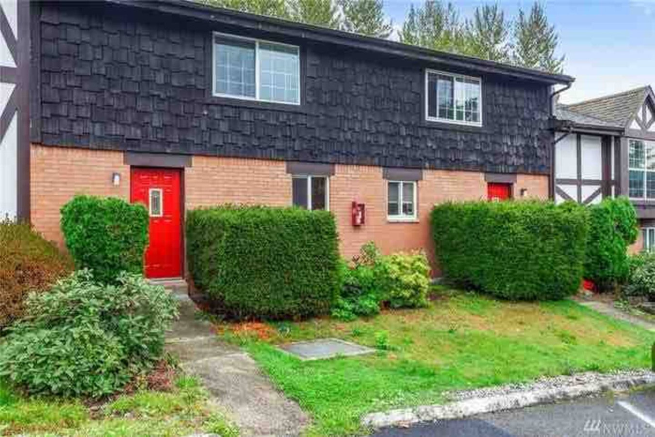2BR SeaTac Townhouse | Near Airport | Pool | Pets+