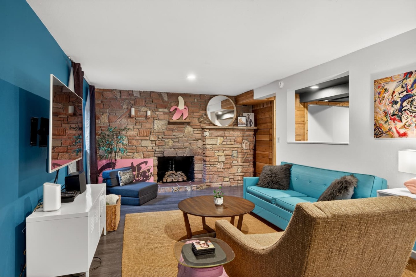 Deluxe West Seattle Apartment | Sleeps 6 | FIFA