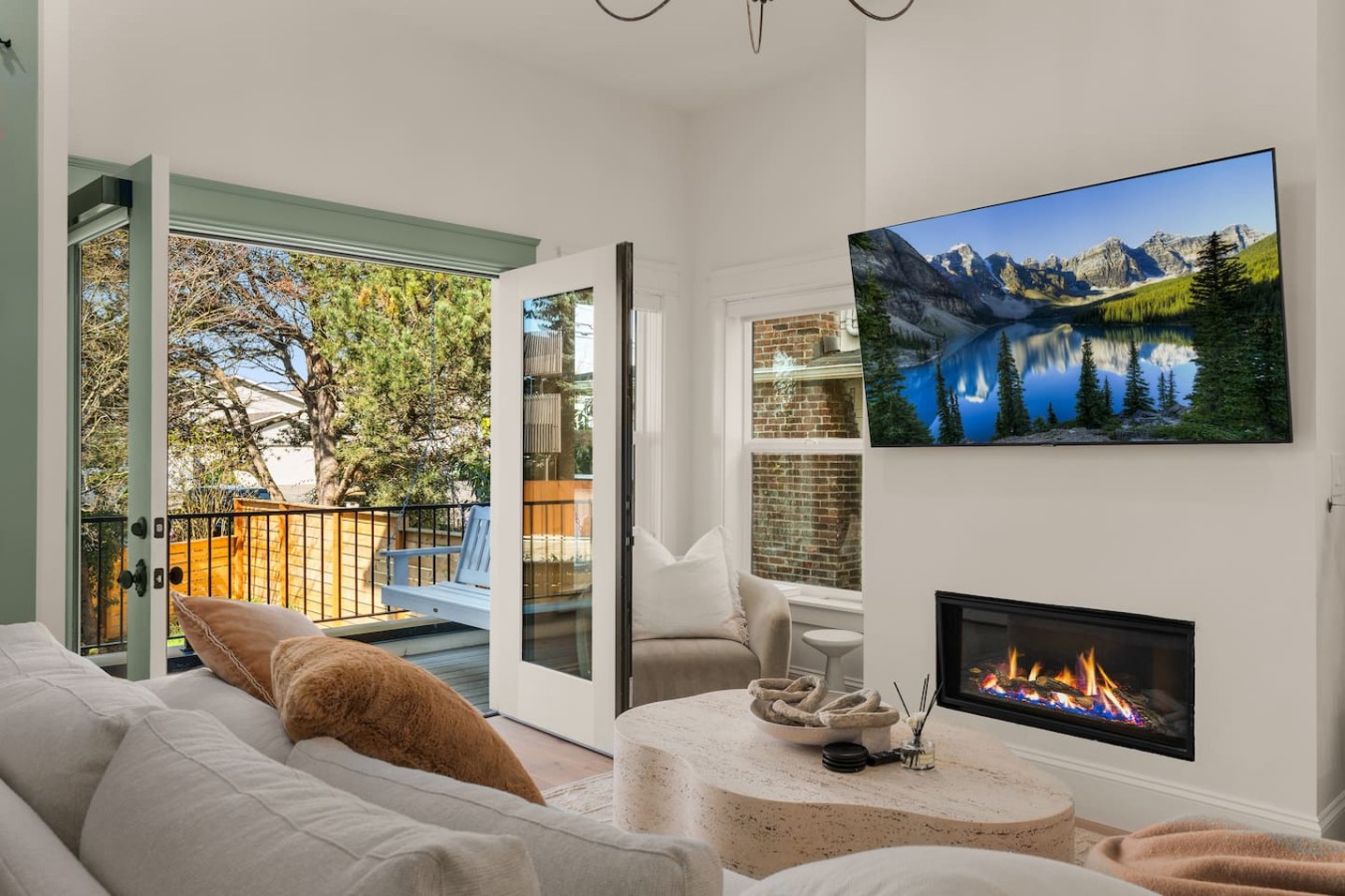 Luxury Alki Beach Villa | Sleeps 10 | 360° Rooftop