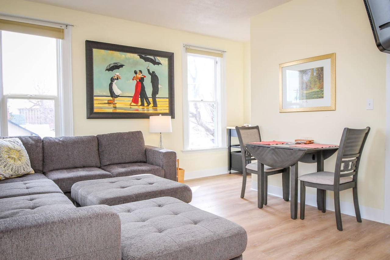 Charming Victorian Studio With Cozy Living Space - Delightful Escape - Baker City, OR