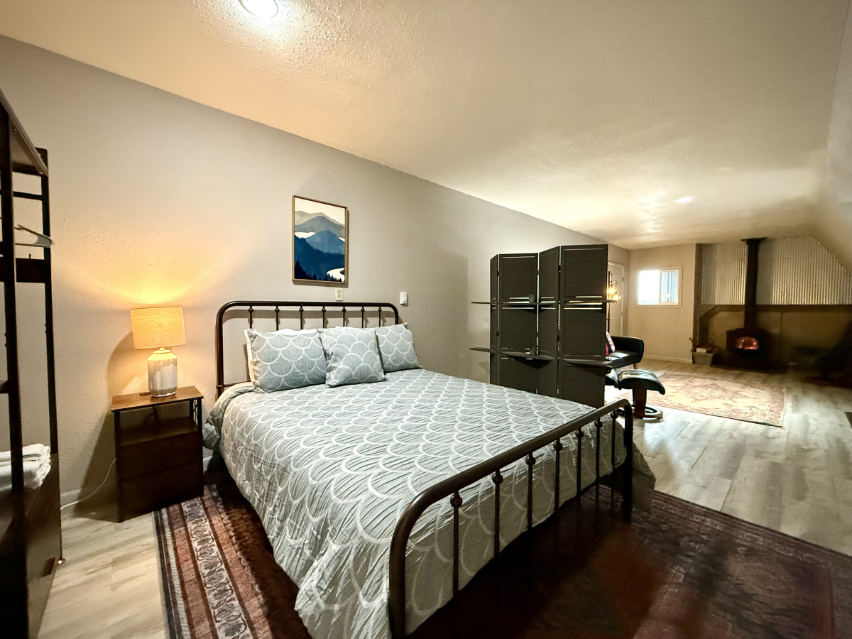 Cozy Studio Retreat With Wood-burning Fireplace - Inviting And Relaxing - Baker City, OR