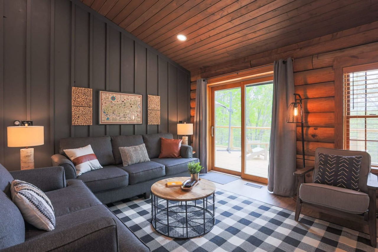 Luxe Cabin Clawfoot Tub Game Room - Photo 2