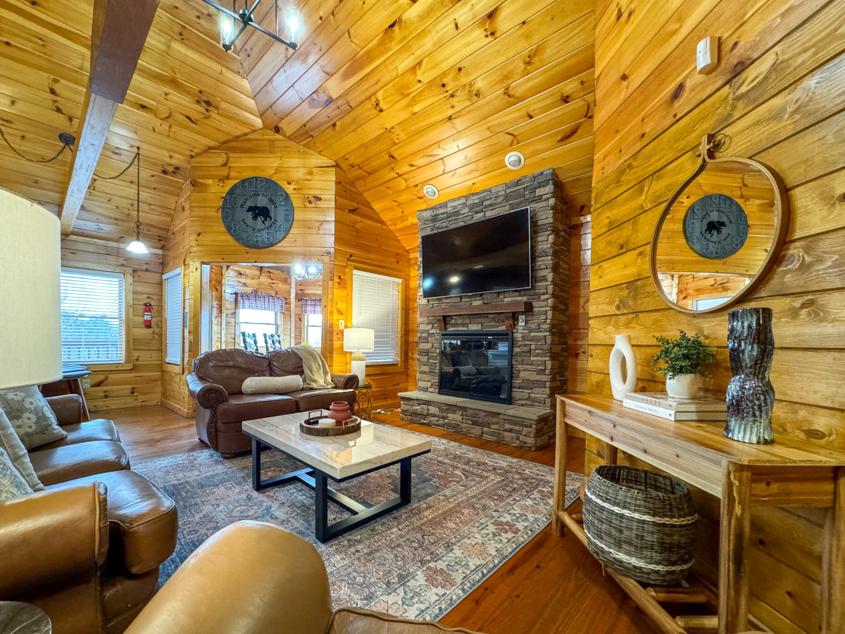 Papa Bear Lodge - 4 Bed | 3.5 Baths - Photo 3