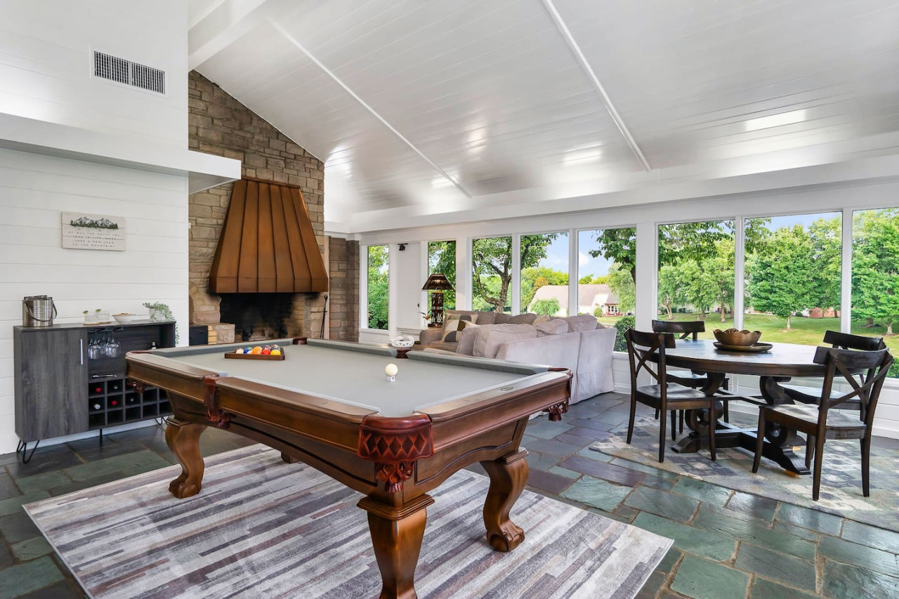 House of Rising Mid-Century Modern Home - Photo 2