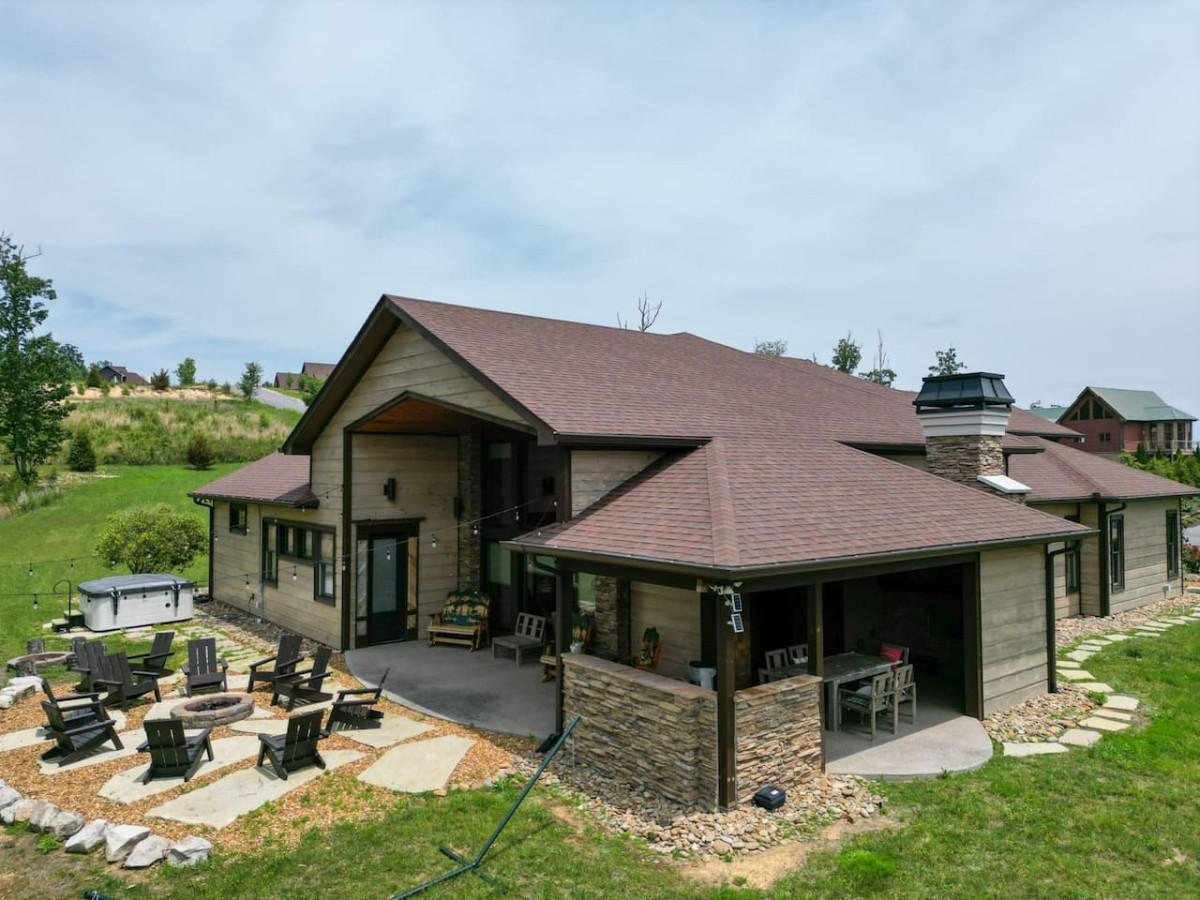 The Summit - Exquisite Retreat in Smokey Bluff - Photo 2