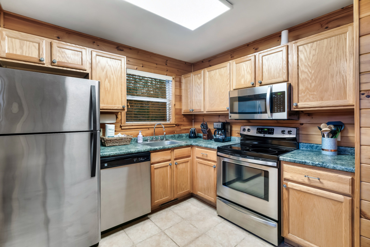 2 BED|2.5 BATH-Butterfly Views-Close to Dollywood! - Photo 4