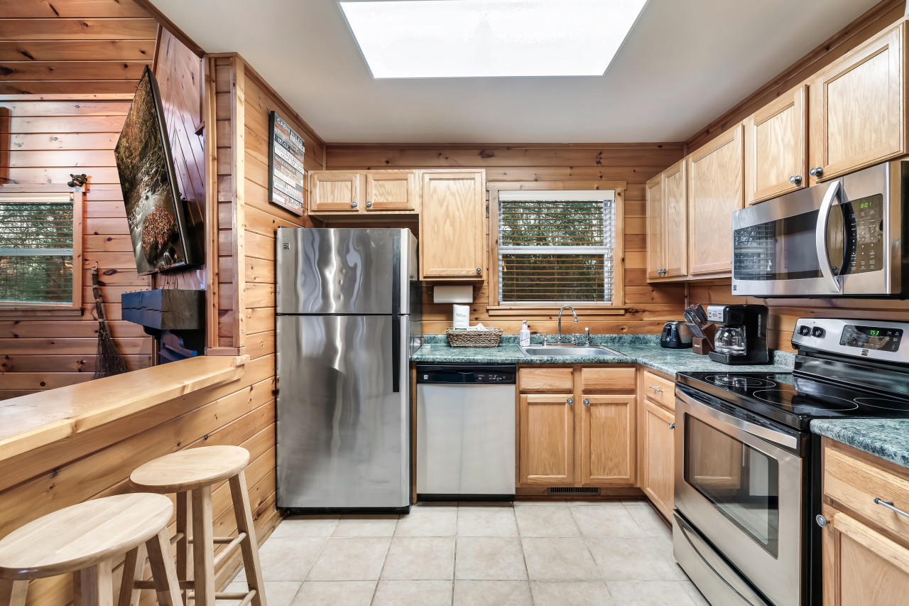 2 BED|2.5 BATH-Butterfly Views-Close to Dollywood! - Photo 3