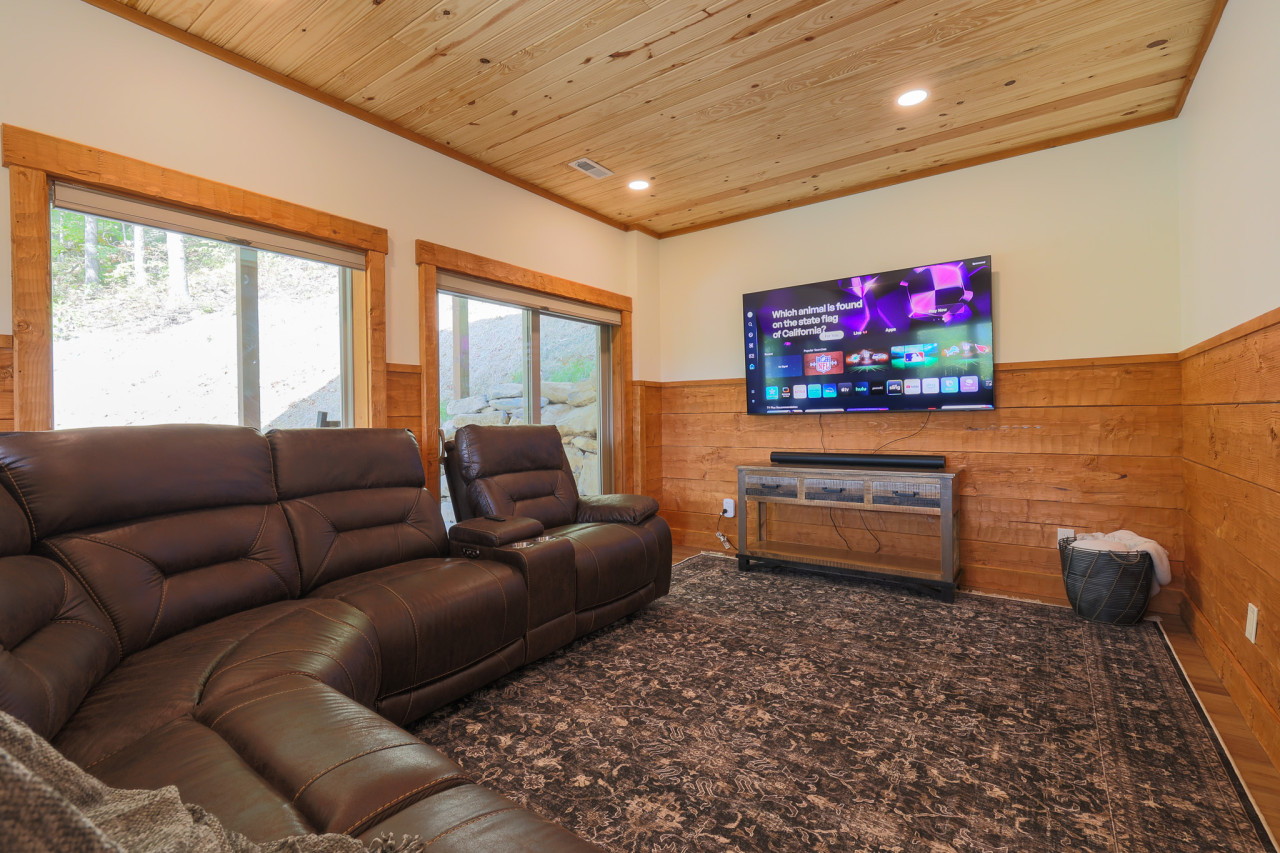 Whispering Pines - Photo 3