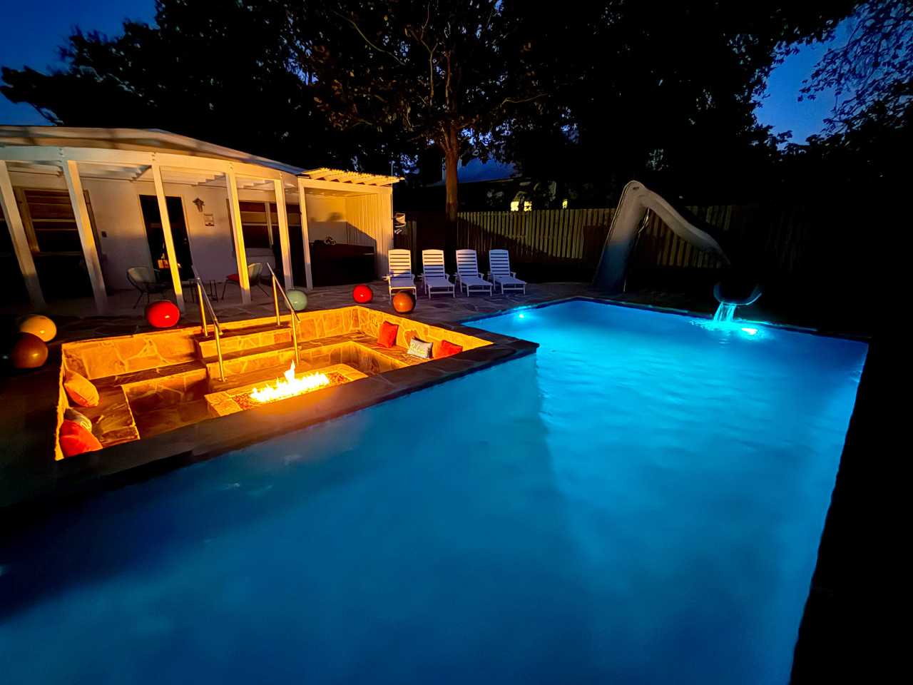 Atomic Flamingo| Pool w/ Slide, Sunken Fire Pit, Bikes & Golf Cart|Pet Friendly - Photo 2