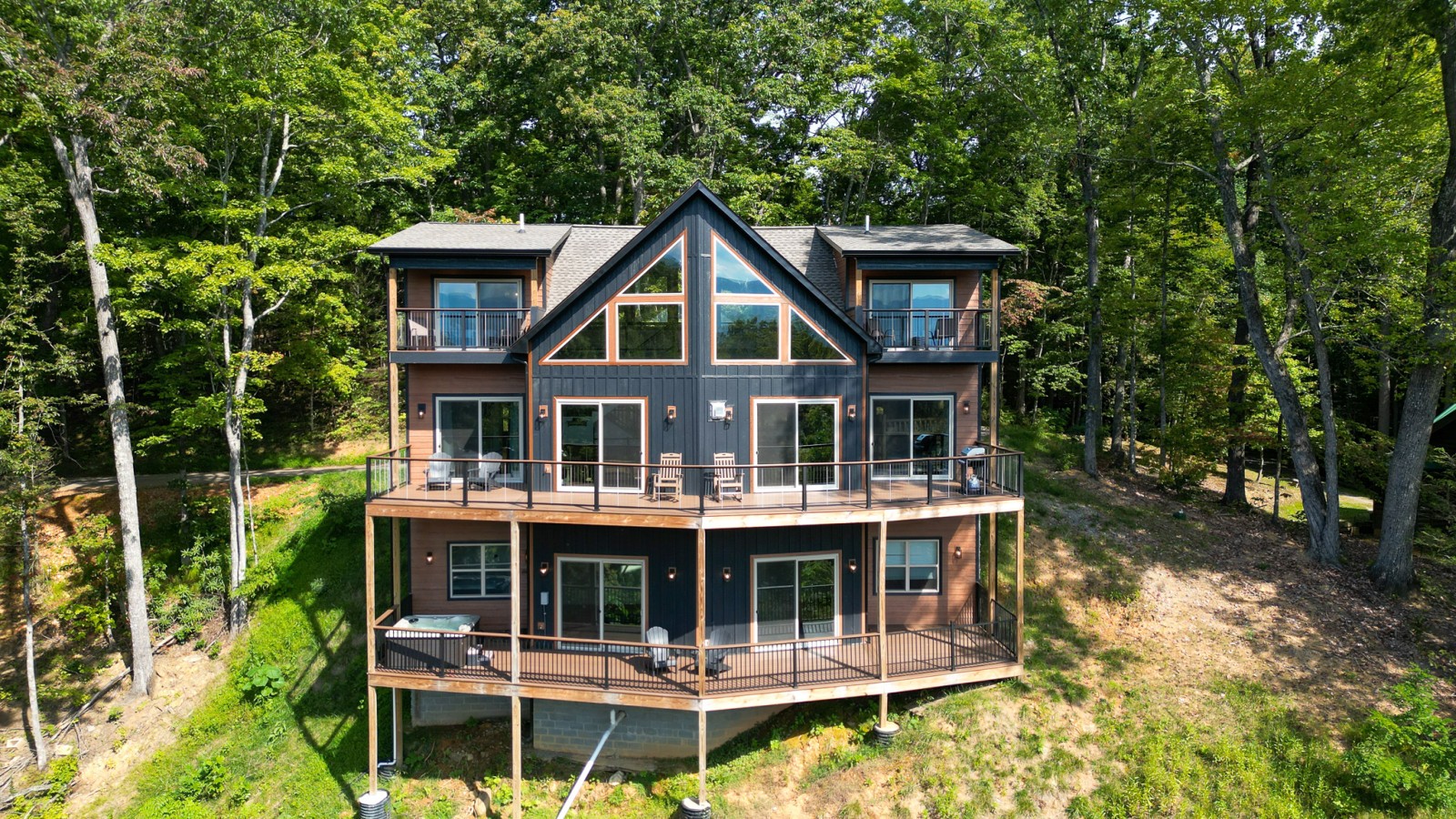 The Enchanted Bear Lodge - Photo 3