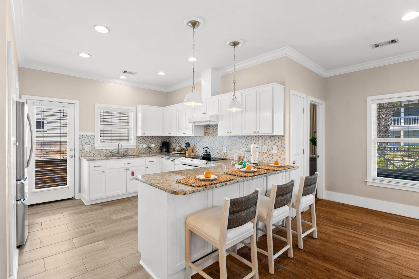 🌅 Golden Sun – Stylish 30A Beach Retreat | Walk to Gulf | Sleeps 8🏖️ - Photo 3