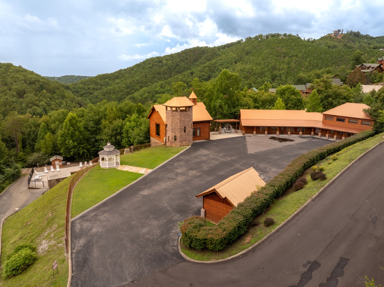 Fall Smokies Retreat: Theater, Fireplaces & Hot Tub Across 4 Levels - Photo 2