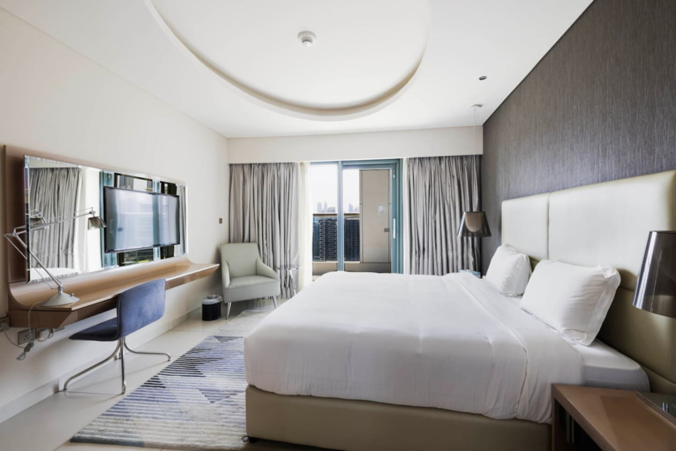 Amazing Paramount One bedroom image 12