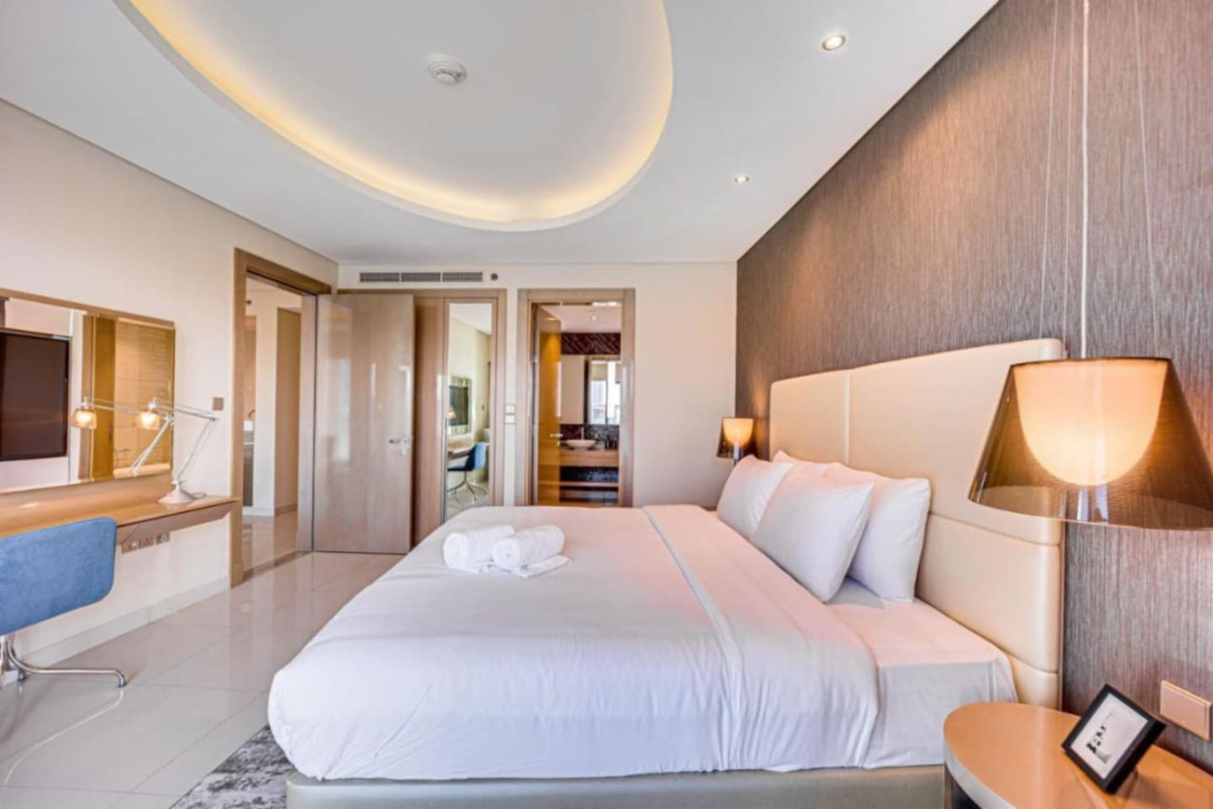 Elegant one bedroom with Burj Khalifa view image 16