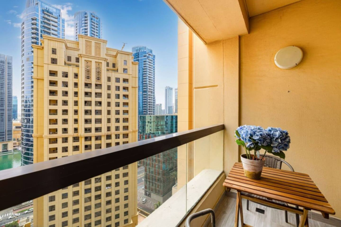Upgraded 3BR with Jacuzzi at JBR image 3