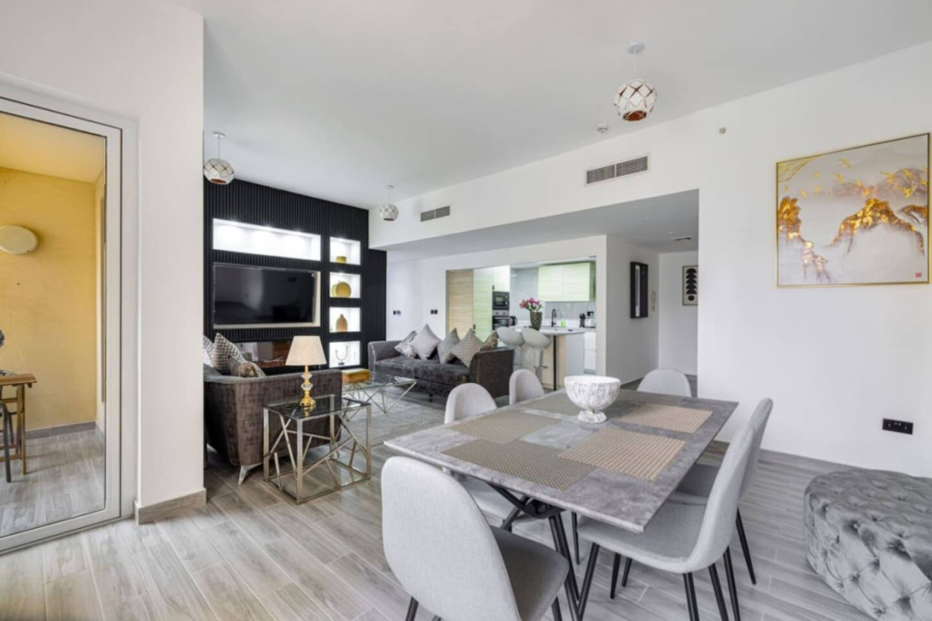 Upgraded 3BR with Jacuzzi at JBR image 4