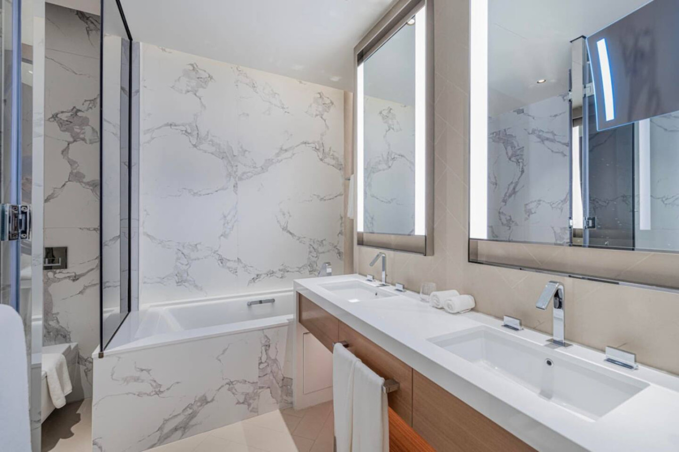 Luxury 1BR at Address Opera, Downtown Dubai image 21