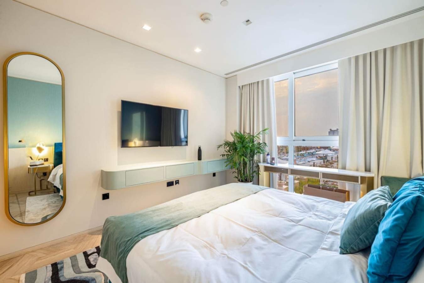 Luxury 4BR at FIVE Palm – Private Pool & Beach image 36