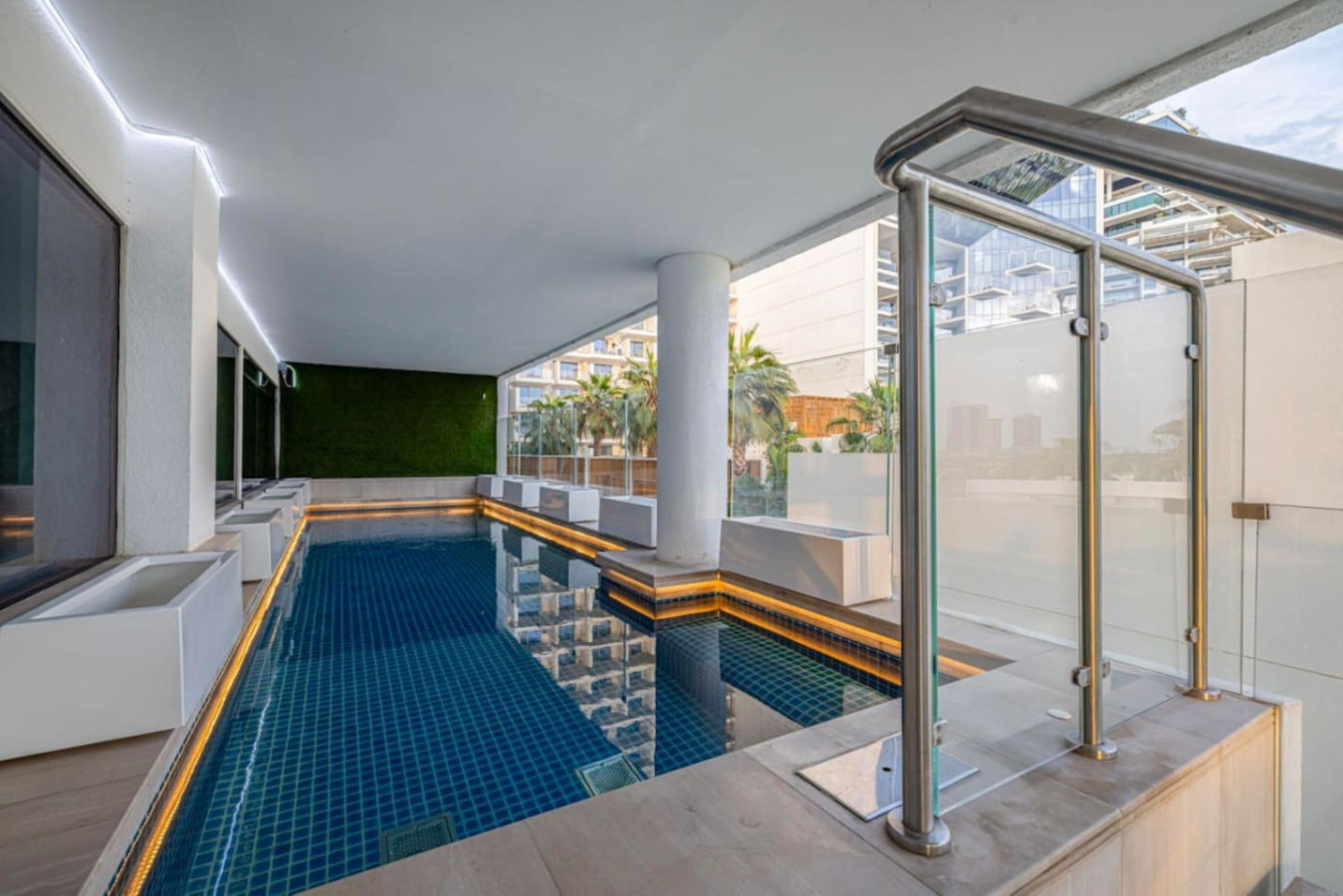 Luxury 4BR at FIVE Palm – Private Pool & Beach image 2