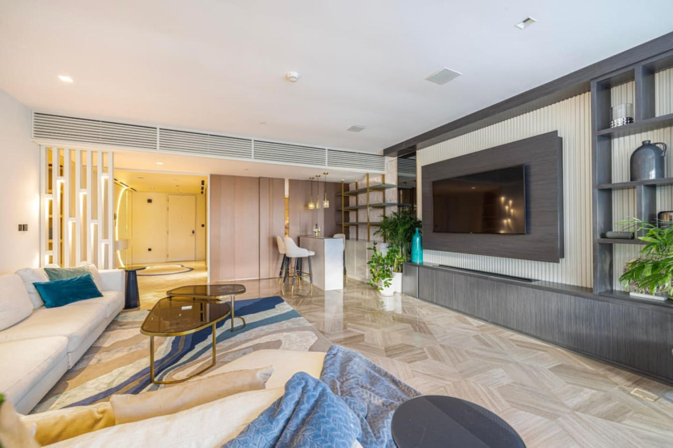 Luxury 4BR at FIVE Palm – Private Pool & Beach image 17