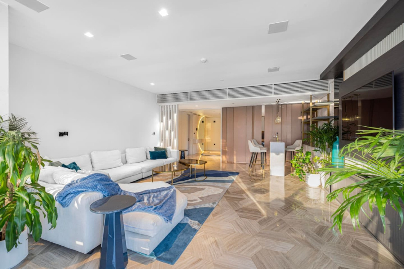 Luxury 4BR at FIVE Palm – Private Pool & Beach image 13