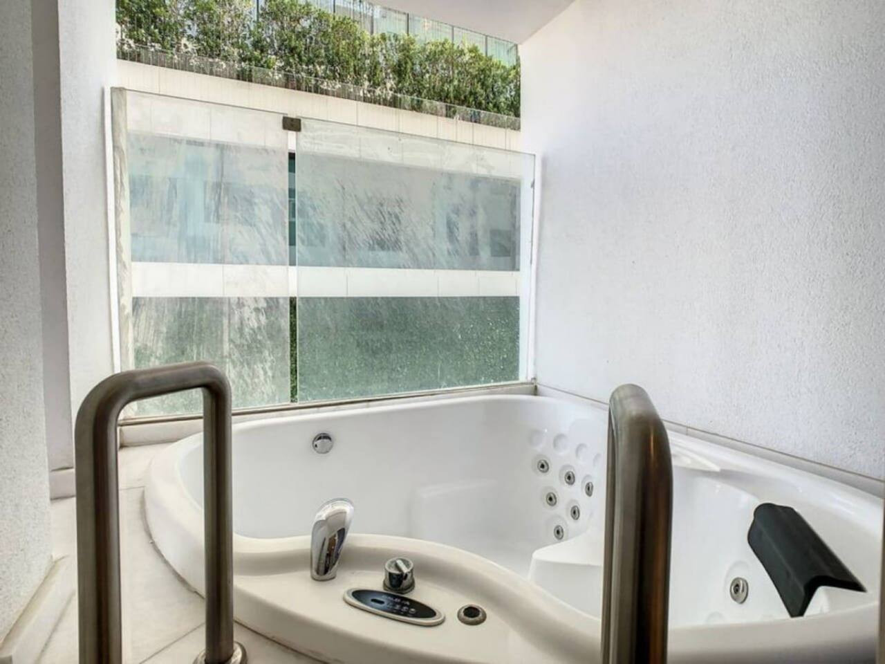 Luxury Five Palm 2BR with Burj Views image 3