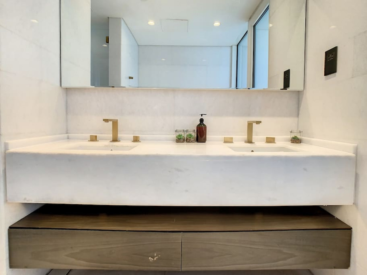 Luxury Five Palm 2BR with Burj Views image 26