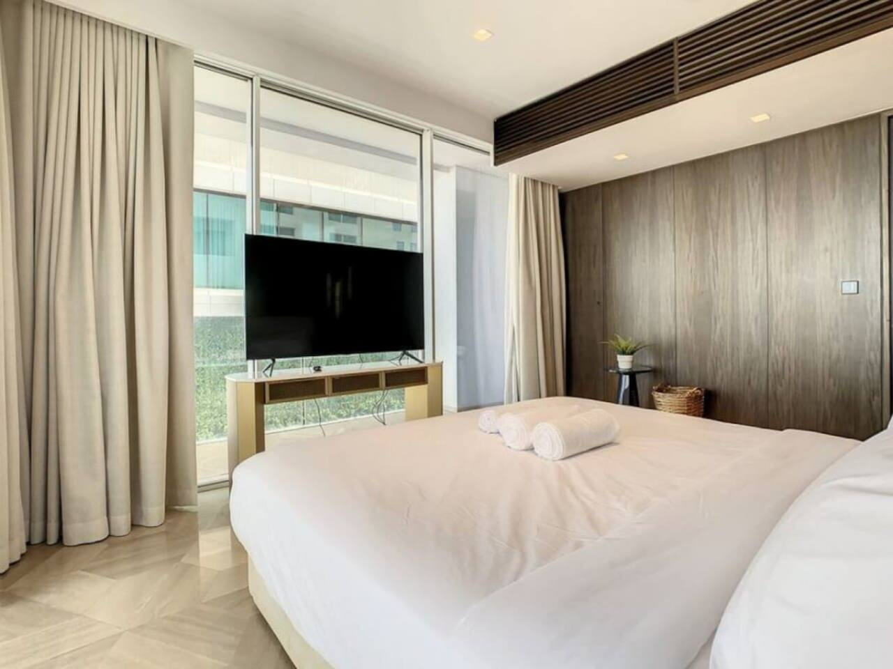 Luxury Five Palm 2BR with Burj Views image 9