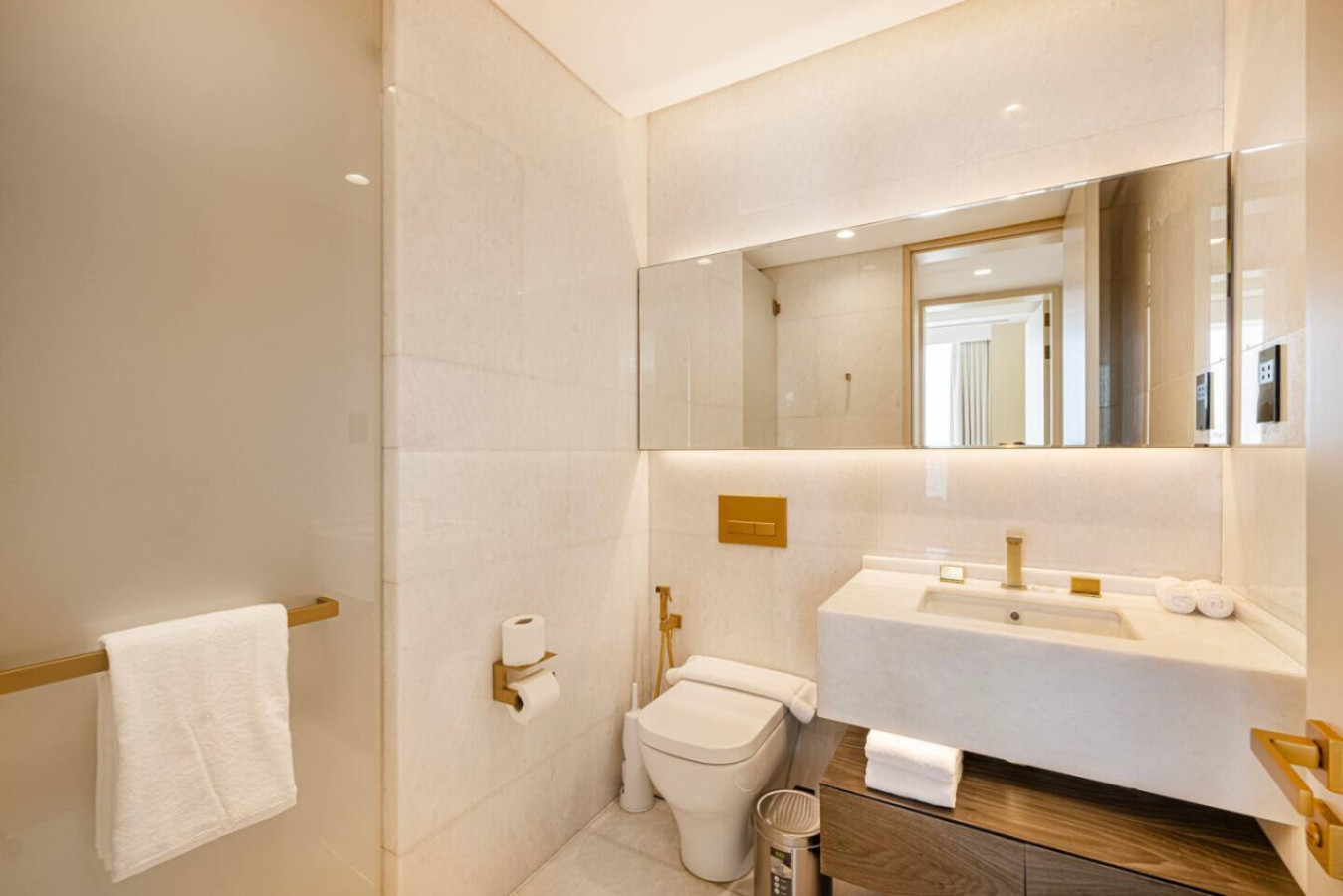 Luxury Sea view 2 bedroom Apartment at FIVE Palm image 11