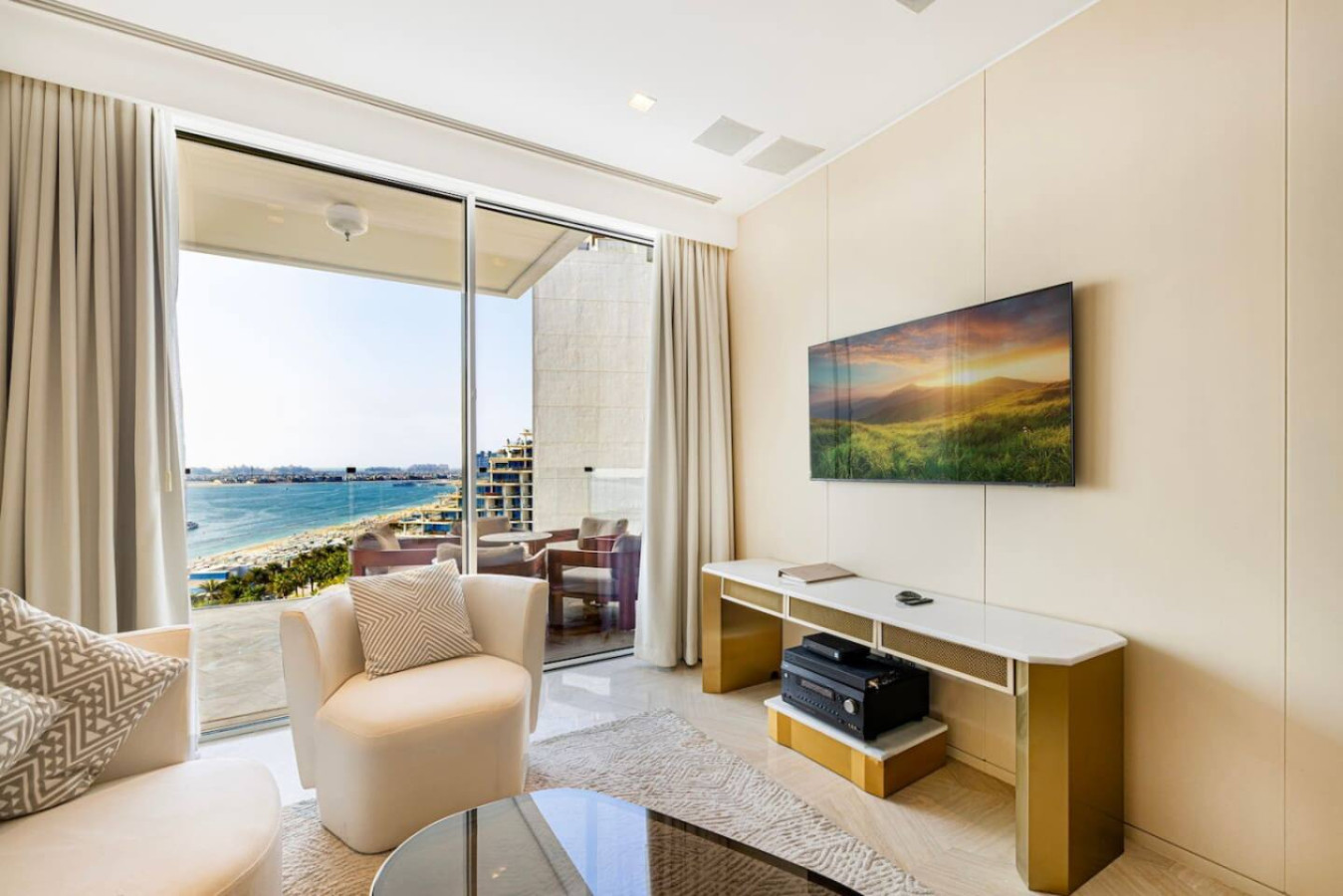 Luxury Sea view 2 bedroom Apartment at FIVE Palm image 6