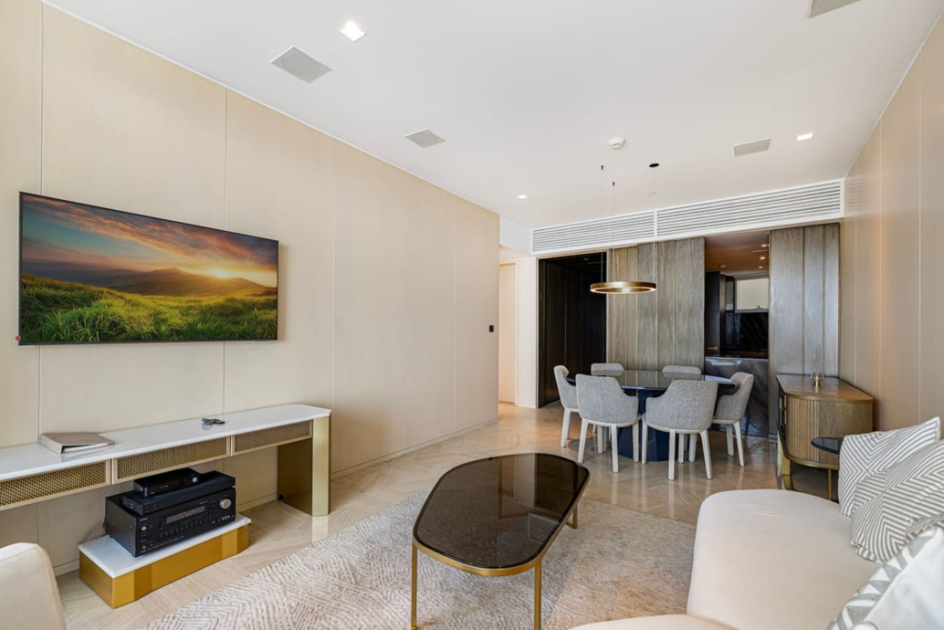 Luxury Sea view 2 bedroom Apartment at FIVE Palm image 2