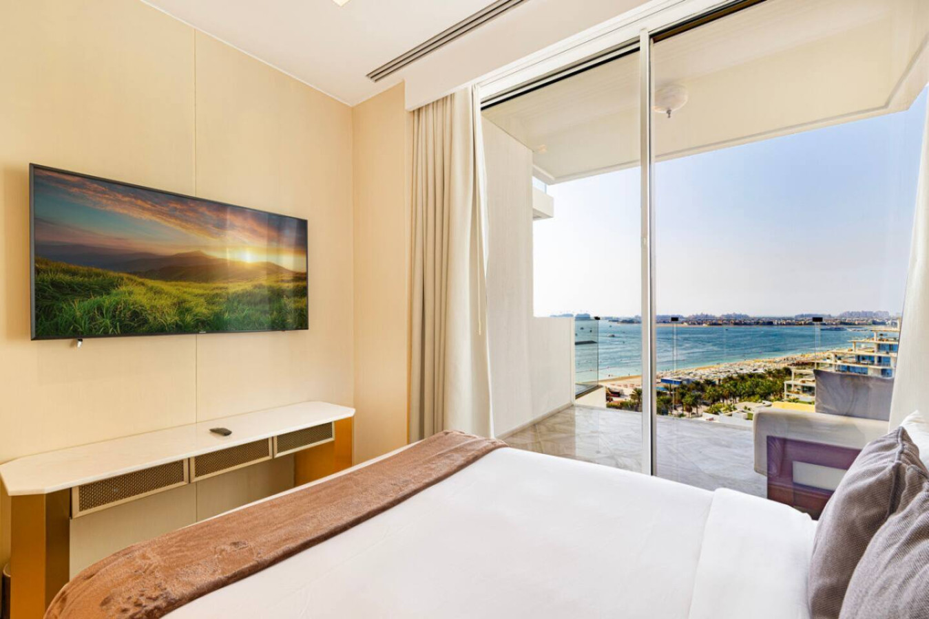 Luxury Sea view 2 bedroom Apartment at FIVE Palm image 8