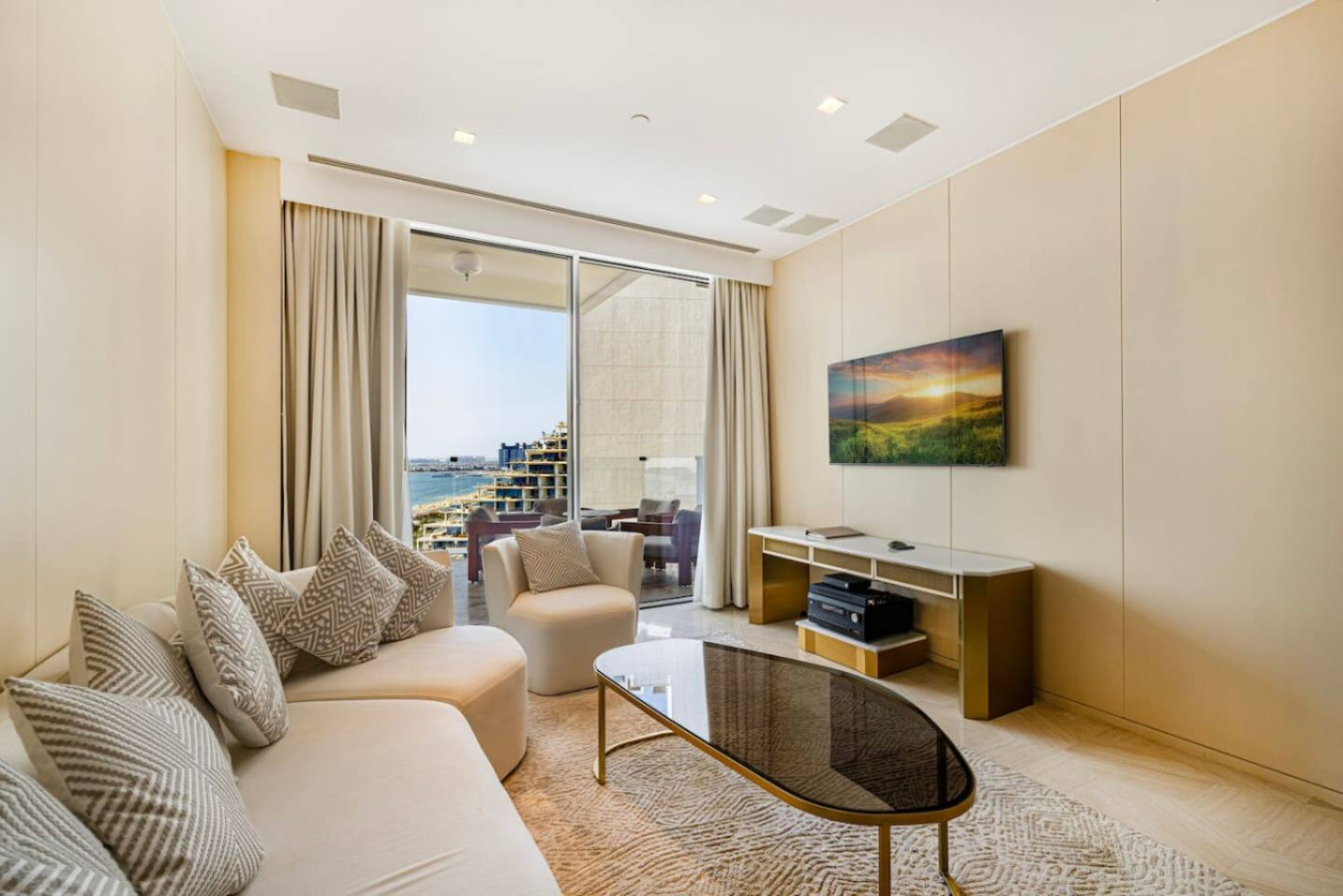 Luxury Sea view 2 bedroom Apartment at FIVE Palm image 3
