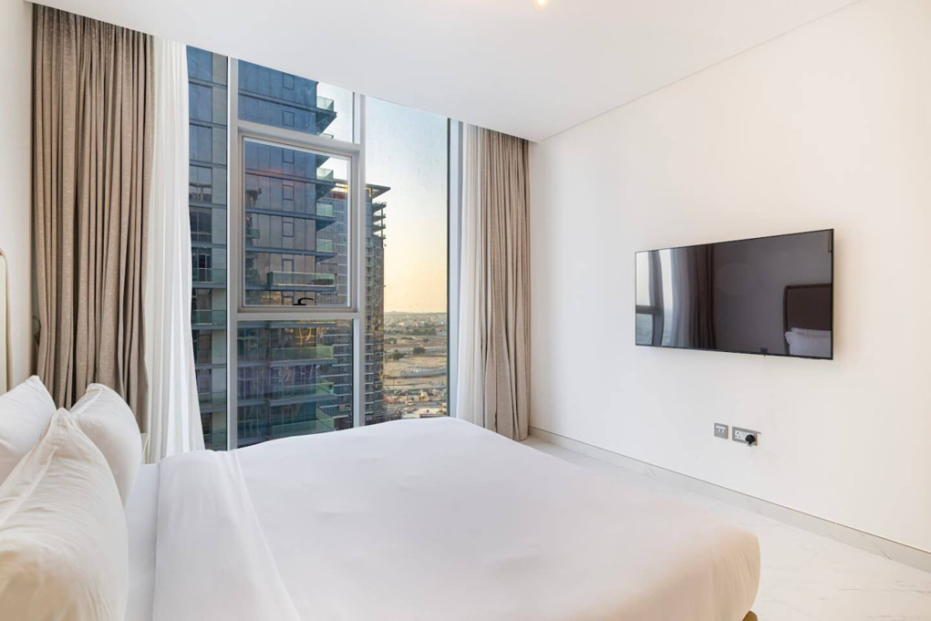 2BR in with Burj Khalifa View  1204 image 3