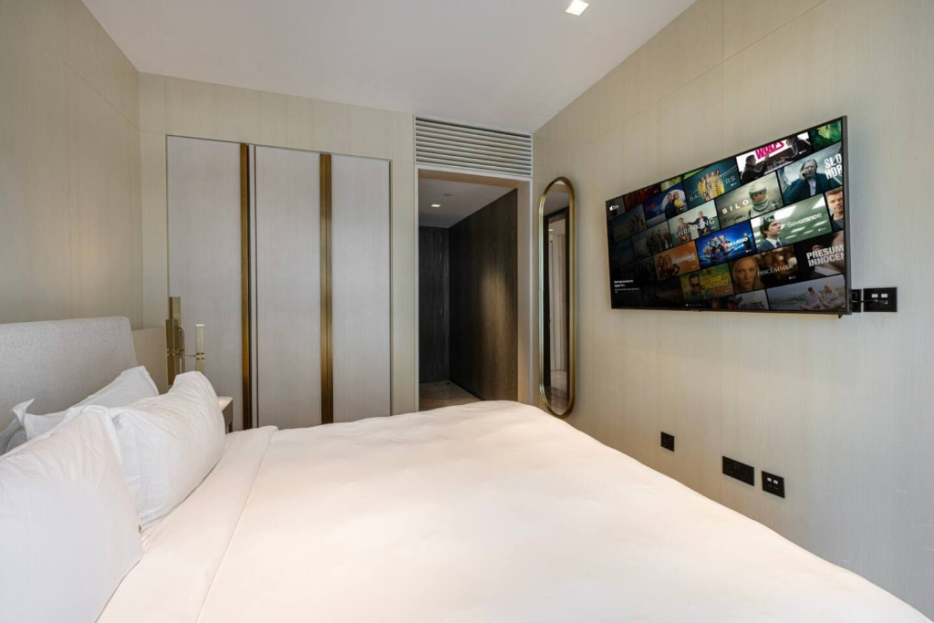 FIVE Palm Luxury 2BR with Sea View image 13