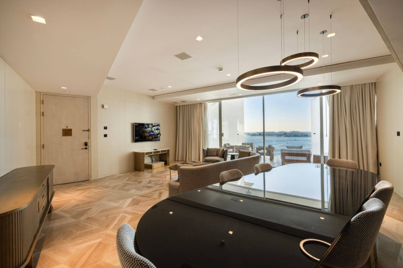 FIVE Palm Luxury 2BR with Sea View image 4