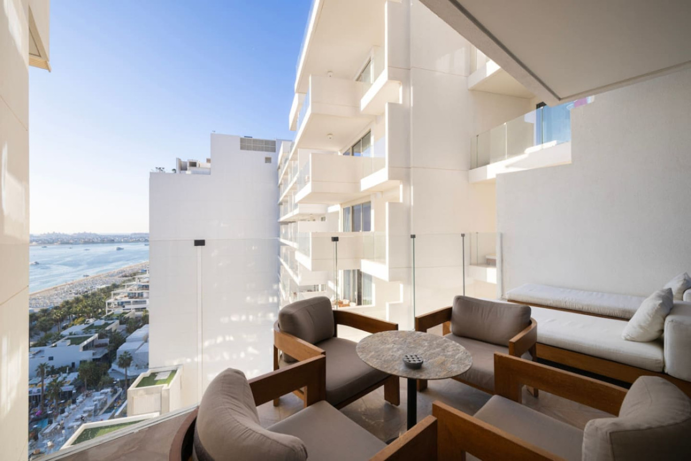 FIVE Palm Luxury 2BR with Sea View image 5
