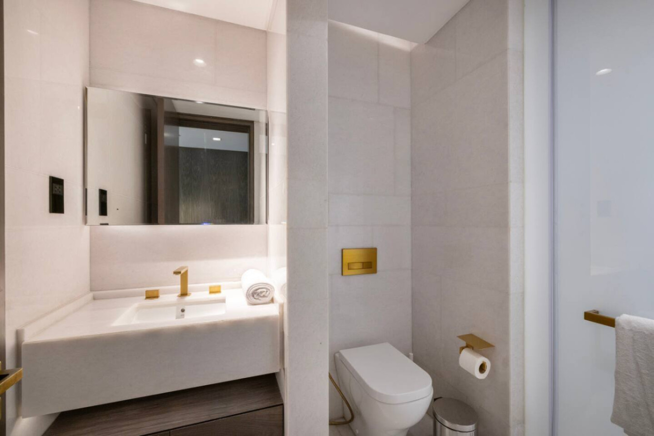 FIVE Palm Luxury 2BR with Sea View image 12