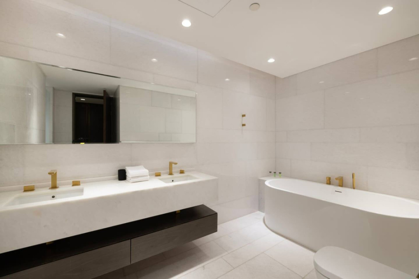 FIVE Palm Luxury 2BR with Sea View image 17