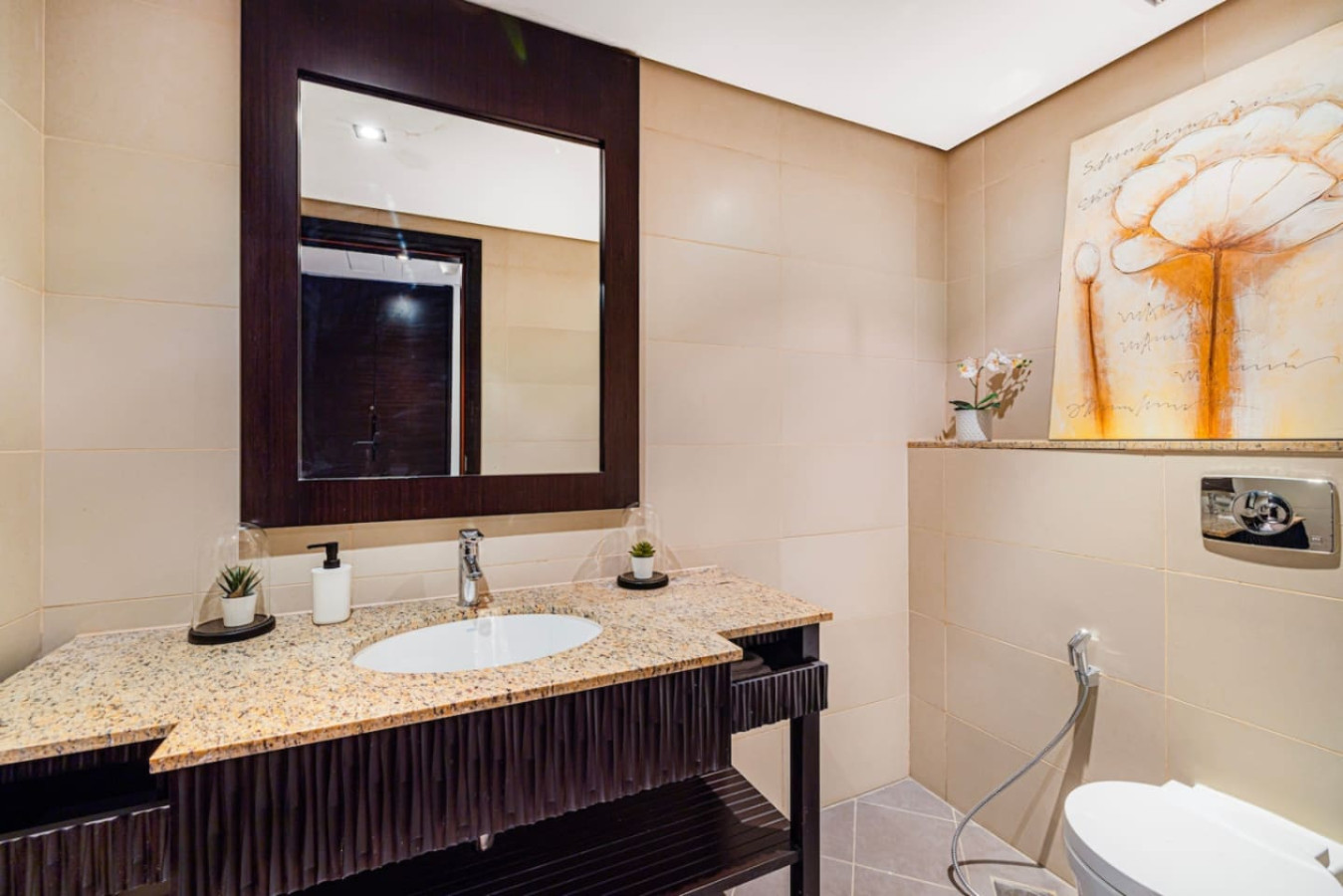 Luxury 2BR at Anantara Burj View image 15