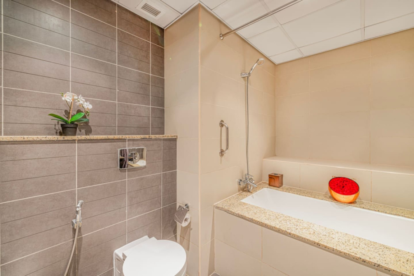 Luxury 2BR at Anantara Burj View image 23