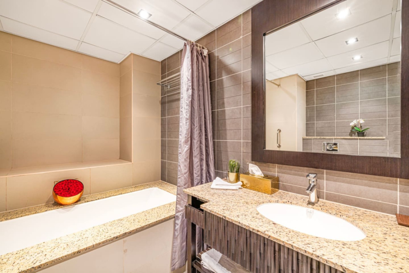 Luxury 2BR at Anantara Burj View image 24