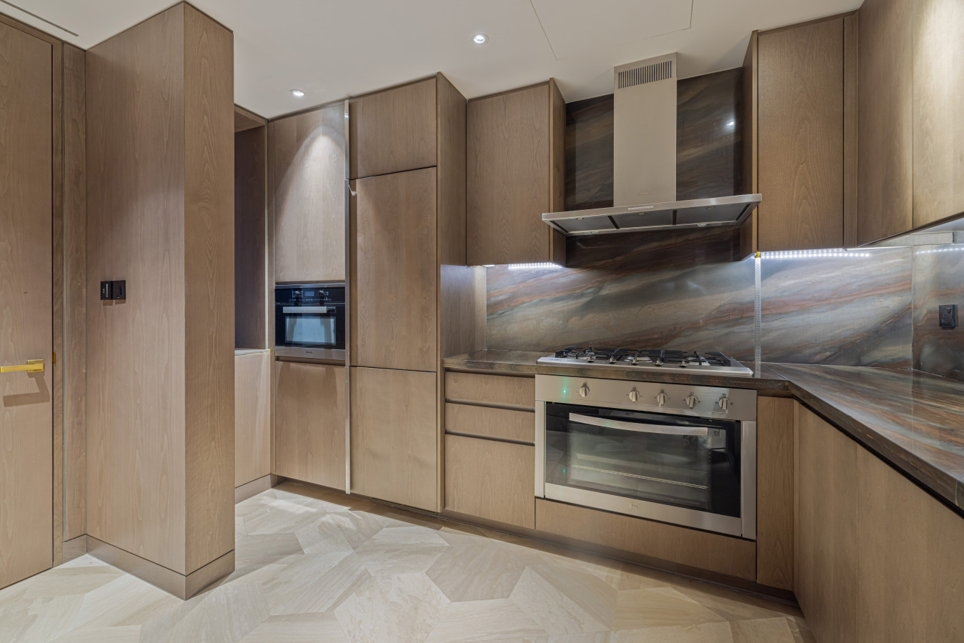Luxury 3BR Suite at FIVE Palm Jumeirah image 24