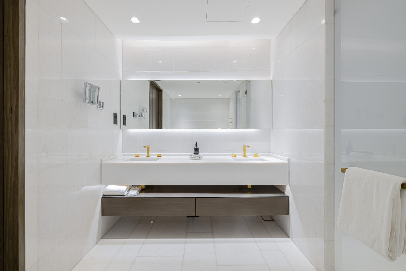 Luxury 3BR Suite at FIVE Palm Jumeirah image 28
