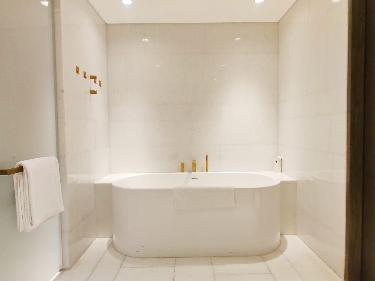 Luxury 3BR Suite at FIVE Palm Jumeirah image 29