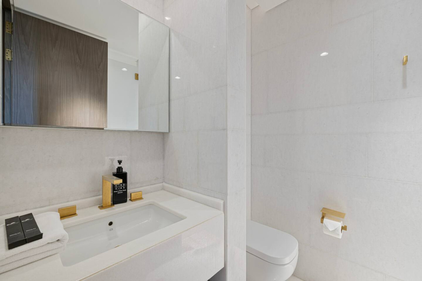 Luxury 2BR at FIVE Palm Jumeirah, Sea View image 8